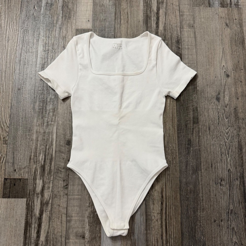 OQQ Women's Size Small White Ribbed Square Neck Short Sleeve Bodysuit